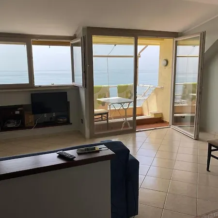 Wonderful Front Sea Apartment Lido di Ostia
